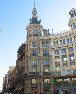 Edificio del Grupo Canalejas obra de Rucabado, que aún se alza en Madrid en la plaza del mismo nombre en plena City financiera.